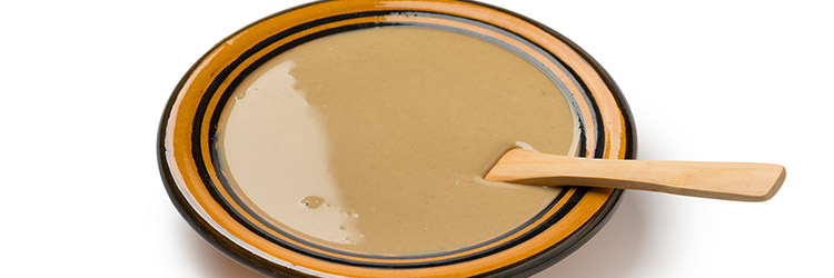 El Pico del Tahini Doblemente Tostado en la Producción Industrial